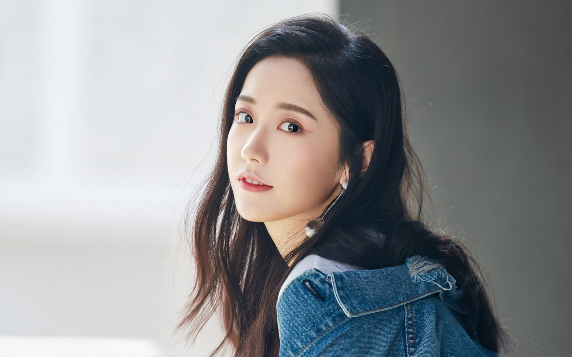 简：凭借极致的灵活性，成为全黑队边路的威胁，简嫃百科