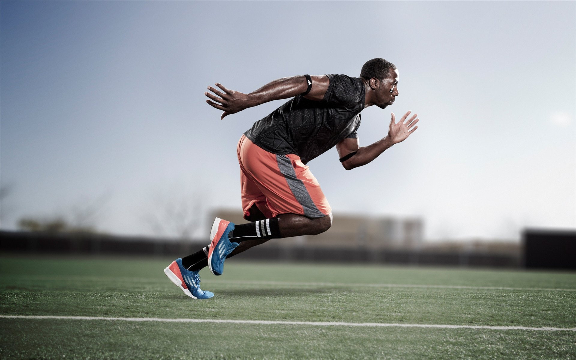 _马刺队年轻力量不断突破_，马刺 队员